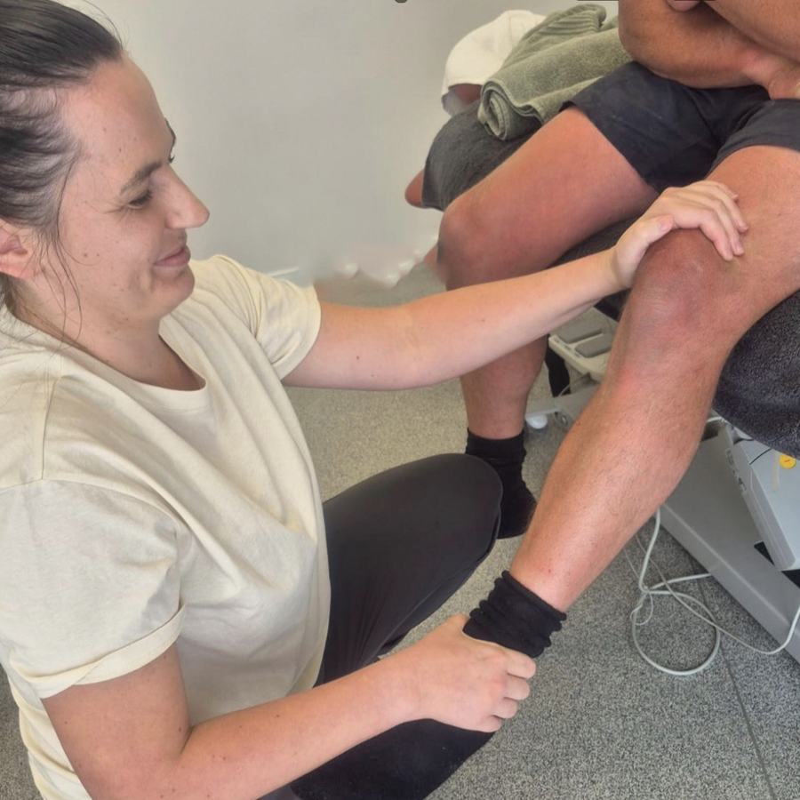 Osteopath assessing a patient's knee at Flinders Health and Wellness Clinic